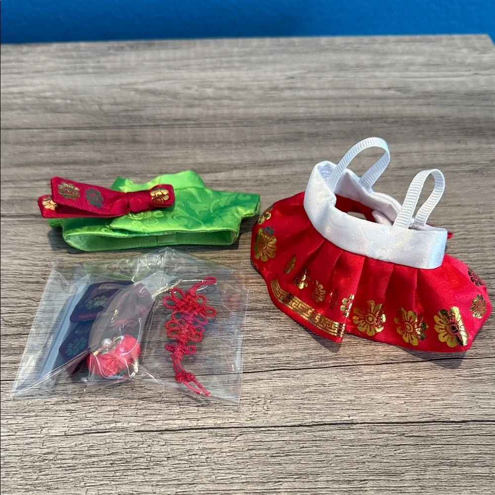 Labubu Hanbok Korean outfit in red and green - Picture 2 of 2